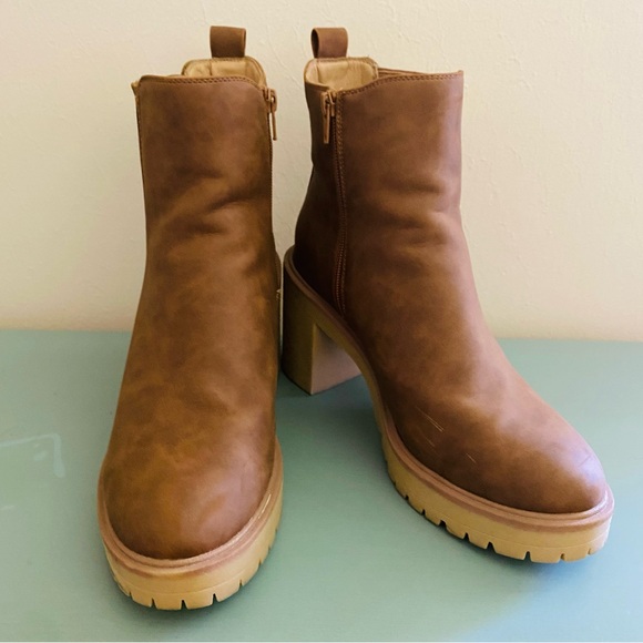 DV by Dolce Vita Jade / Jetta Bootie Size 10 Camel EUC - Picture 9 of 16